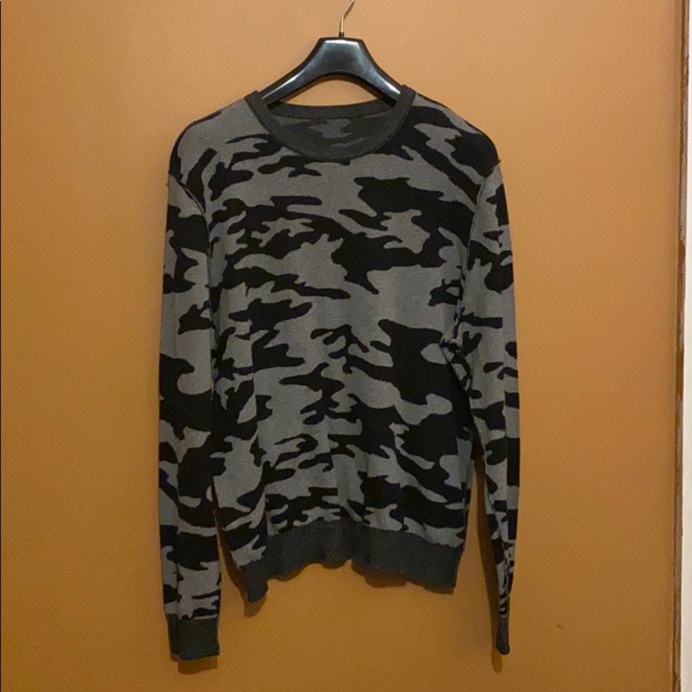 Thin black/grey camouflage sweater